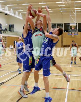 Basketball 2.Bundesliga 2014/15 Grunddurchgang 20.Runde. Raiders Villach gegen BBU Salzburg. Povilas Gaidys,  (Villach), Lorenz Rattey, Fabio Thaler (Salzburg). Villach, am 21.2.1015.
Foto: Kuess
---
pressefotos, pressefotografie, kuess, qs, qspictures, sport, bild, bilder, bilddatenbank