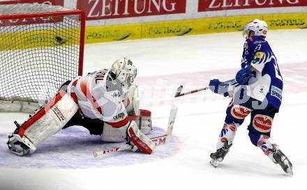 EBEL. Eishockey Bundesliga. EC VSV gegen Orli Znojmo.  Darren Haydar,  (VSV), Patrik Nechvatal (Orli Znojmo). Villach, am 22.2.2015.
Foto: Kuess 


---
pressefotos, pressefotografie, kuess, qs, qspictures, sport, bild, bilder, bilddatenbank