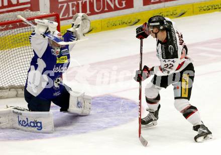 EBEL. Eishockey Bundesliga. EC VSV gegen Orli Znojmo. Jean Philippe Lamoureux,  (VSV), Patrik Novak  (Orli Znojmo). Villach, am 22.2.2015.
Foto: Kuess 


---
pressefotos, pressefotografie, kuess, qs, qspictures, sport, bild, bilder, bilddatenbank