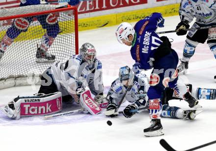 EBEL. Eishockey Bundesliga. EC VSV gegen EHC LIWEST Linz. Brock McBride, (VSV), Michael Outas, Daniel Mitterdorfer  (Linz). Villach, am 26.2.2015.
Foto: Kuess 


---
pressefotos, pressefotografie, kuess, qs, qspictures, sport, bild, bilder, bilddatenbank