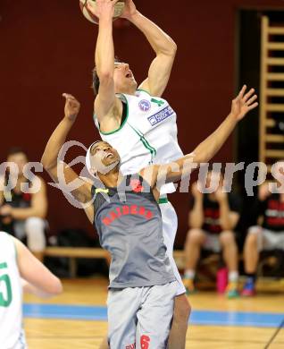 Basketball 2.Bundesliga 2014/15 Grunddurchgang 21.Runde. KOS Celovec gegen Raiders Villach. Ales Kunc, (KOS),  Markus Carr (Villach). Klagenfurt, am 27.2.1015.
Foto: Kuess
---
pressefotos, pressefotografie, kuess, qs, qspictures, sport, bild, bilder, bilddatenbank