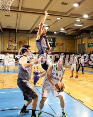 Basketball 2.Bundesliga 2014/15 Grunddurchgang 21.Runde. KOS Celovec gegen Raiders Villach. Andi Smrtnik, (KOS), Erik Rhinehart, Povilas Gaidys  (Villach). Klagenfurt, am 27.2.1015.
Foto: Kuess
---
pressefotos, pressefotografie, kuess, qs, qspictures, sport, bild, bilder, bilddatenbank