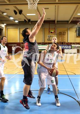 Basketball 2.Bundesliga 2014/15 Grunddurchgang 21.Runde. KOS Celovec gegen Raiders Villach. Jan Brumnik, (KOS), Almir Smajic (Villach). Klagenfurt, am 27.2.1015.
Foto: Kuess
---
pressefotos, pressefotografie, kuess, qs, qspictures, sport, bild, bilder, bilddatenbank