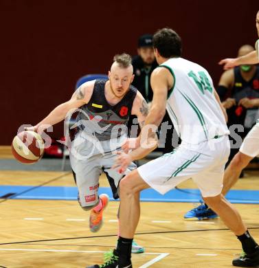 Basketball 2.Bundesliga 2014/15 Grunddurchgang 21.Runde. KOS Celovec gegen Raiders Villach. Ales Kunc, (KOS), Nino Gross (Villach). Klagenfurt, am 27.2.1015.
Foto: Kuess
---
pressefotos, pressefotografie, kuess, qs, qspictures, sport, bild, bilder, bilddatenbank