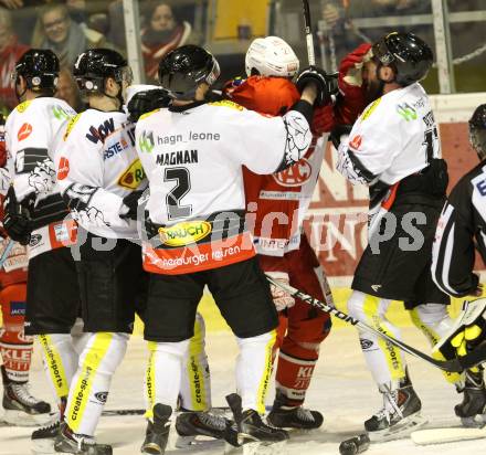 EBEL. Eishockey Bundesliga. KAC gegen Dornbirner Eishockey Club. Rauferei Thomas Hundertpfund,  (KAC),  Nikolas Petrik (Dornbirn). Klagenfurt, am 3.3.2015.
Foto: Kuess 

---
pressefotos, pressefotografie, kuess, qs, qspictures, sport, bild, bilder, bilddatenbank