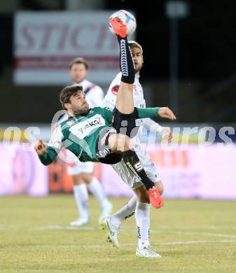 Fussball Bundesliga. RZ Pellets WAC gegen SV Josko Ried. Manuel Weber,  (WAC), Dieter Elsneg (Ried). Wolfsberg, am 4.3.2015.
Foto: Kuess

---
pressefotos, pressefotografie, kuess, qs, qspictures, sport, bild, bilder, bilddatenbank