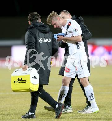 Fussball Bundesliga. RZ Pellets WAC gegen SV Josko Ried.  Verletzt Tadej Trdina (WAC). Wolfsberg, am 4.3.2015.
Foto: Kuess

---
pressefotos, pressefotografie, kuess, qs, qspictures, sport, bild, bilder, bilddatenbank