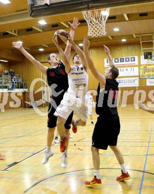 Basketball 2.Bundesliga 2014/15 Grunddurchgang 22.Runde. Radenthein Garnets gegen Mistelbach Mustangs. Emanuel Stadler,  (Radenthein),  Ivo Prachar, Vladimir Sismilich (Mistelbach). Radenthein, am 7.3.1015.
Foto: Kuess
---
pressefotos, pressefotografie, kuess, qs, qspictures, sport, bild, bilder, bilddatenbank