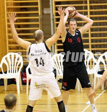 Basketball 2.Bundesliga 2014/15 Grunddurchgang 22.Runde. Radenthein Garnets gegen Mistelbach Mustangs. Vjeran Soldo,  (Radenthein),  Ivo Prachar (Mistelbach). Radenthein, am 7.3.1015.
Foto: Kuess
---
pressefotos, pressefotografie, kuess, qs, qspictures, sport, bild, bilder, bilddatenbank