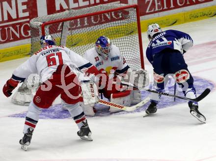 EBEL. Eishockey Bundesliga. EC VSV gegen EC Red Bull Salzburg. Brock McBride, (VSV),  Luka Gracnar  (Salzburg). Villach, am 8.3.2015.
Foto: Kuess 


---
pressefotos, pressefotografie, kuess, qs, qspictures, sport, bild, bilder, bilddatenbank