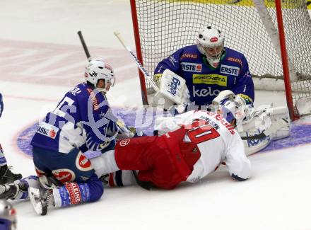 EBEL. Eishockey Bundesliga. EC VSV gegen EC Red Bull Salzburg. Jean Philippe Lamoureux, Marco Pewal, (VSV), Daniel Welser  (Salzburg). Villach, am 8.3.2015.
Foto: Kuess 


---
pressefotos, pressefotografie, kuess, qs, qspictures, sport, bild, bilder, bilddatenbank