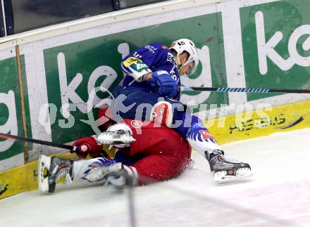 EBEL. Eishockey Bundesliga. EC VSV gegen EC Red Bull Salzburg. Mario Altmann,  (VSV), Brett Sterling (Salzburg). Villach, am 8.3.2015.
Foto: Kuess 


---
pressefotos, pressefotografie, kuess, qs, qspictures, sport, bild, bilder, bilddatenbank