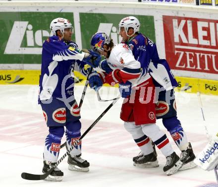 EBEL. Eishockey Bundesliga. EC VSV gegen EC Red Bull Salzburg. Mark Santorelli, Cole Jarrett,  (VSV), Alexander Cijan (Salzburg). Villach, am 8.3.2015.
Foto: Kuess 


---
pressefotos, pressefotografie, kuess, qs, qspictures, sport, bild, bilder, bilddatenbank