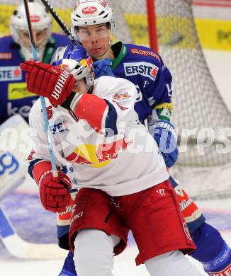 EBEL. Eishockey Bundesliga. EC VSV gegen EC Red Bull Salzburg. Geoff Waugh,  (VSV), Manuel Latusa (Salzburg). Villach, am 13.3.2015.
Foto: Kuess 


---
pressefotos, pressefotografie, kuess, qs, qspictures, sport, bild, bilder, bilddatenbank