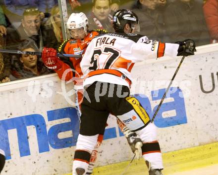 EBEL. Eishockey Bundesliga. KAC gegen Orli Znojmo.   Jason DeSantis,  (KAC),  Ondrej Fiala   (Orli Znojmo). Klagenfurt, am 13.3.2015.
Foto: Kuess 

---
pressefotos, pressefotografie, kuess, qs, qspictures, sport, bild, bilder, bilddatenbank