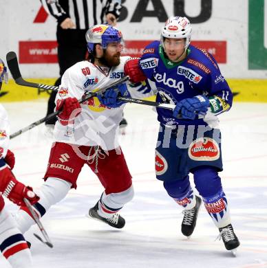 EBEL. Eishockey Bundesliga. EC VSV gegen EC Red Bull Salzburg. Mark Santorelli,  (VSV), Troy Milam (Salzburg). Villach, am 13.3.2015.
Foto: Kuess 


---
pressefotos, pressefotografie, kuess, qs, qspictures, sport, bild, bilder, bilddatenbank