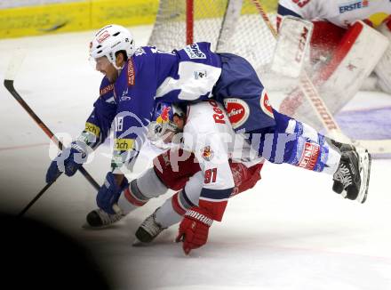 EBEL. Eishockey Bundesliga. EC VSV gegen EC Red Bull Salzburg. Jason Krog, (VSV), Dominique Heinrich  (Salzburg). Villach, am 13.3.2015.
Foto: Kuess 


---
pressefotos, pressefotografie, kuess, qs, qspictures, sport, bild, bilder, bilddatenbank