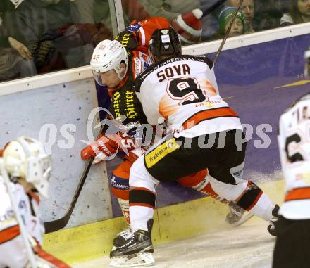 EBEL. Eishockey Bundesliga. KAC gegen Orli Znojmo. David Schuller, (KAC),  Ales Sova   (Orli Znojmo). Klagenfurt, am 13.3.2015.
Foto: Kuess 

---
pressefotos, pressefotografie, kuess, qs, qspictures, sport, bild, bilder, bilddatenbank