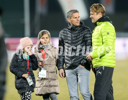 Fussball Bundesliga. RZ Pellets WAC gegen SC Wiener Neustadt. Trainer Dietmar Kuehbauer mit Toechter Kim und Emily (WAC), Trainer Helge Kolvidsson (Wiener Neustadt). Wolfsberg, am 14.3.2015.
Foto: Kuess

---
pressefotos, pressefotografie, kuess, qs, qspictures, sport, bild, bilder, bilddatenbank