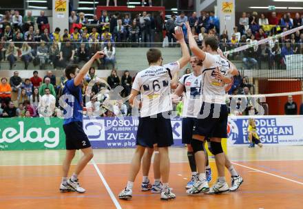 Volleyball. Middle European League. MEVZA. SK Posojilnica Aich/Dob gegen Hypo Tirol VT. Jubel Tirol. Bleiburg, 15.3.2015
Foto: Kuess

---
pressefotos, pressefotografie, kuess, qs, qspictures, sport, bild, bilder, bilddatenbank