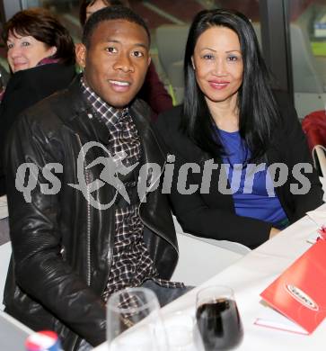 Fussball Laenderspiel. Oesterreich gegen Uruguay.  David Alaba mit Mutter Gina. Klagenfurt, 5.3.2014.
Foto: Kuess

---
pressefotos, pressefotografie, kuess, qs, qspictures, sport, bild, bilder, bilddatenbank