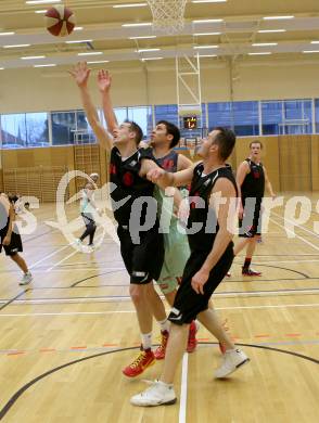 Basketball 2.Bundesliga 2014/15 Play off. Viertelfinale. Raiders Villach gegen Mistelbach Mustangs. Erik Rhinehart,  (Villach), Vladimir Sismilich, Ivo Prachar (Mistelbach). Villach, am 21.3.2015.
Foto: Kuess
---
pressefotos, pressefotografie, kuess, qs, qspictures, sport, bild, bilder, bilddatenbank