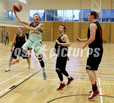 Basketball 2.Bundesliga 2014/15 Play off. Viertelfinale. Raiders Villach gegen Mistelbach Mustangs. Nino Gross,  (Villach), Arnis Servuts, Ivo Prachar (Mistelbach). Villach, am 21.3.2015.
Foto: Kuess
---
pressefotos, pressefotografie, kuess, qs, qspictures, sport, bild, bilder, bilddatenbank