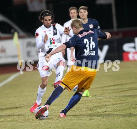 Fussball Bundesliga. RZ Pellets WAC gegen FC Red Bull Salzburg. Jacobo Ynclan,  (WAC), Martin Hinteregger (Salzburg). Wolfsberg, am 21.3.2015.
Foto: Kuess

---
pressefotos, pressefotografie, kuess, qs, qspictures, sport, bild, bilder, bilddatenbank