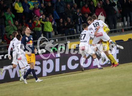 Fussball Bundesliga. RZ Pellets WAC gegen FC Red Bull Salzburg. Jubel Manuel Kerhe, Alexander Kofler (WAC). Wolfsberg, am 21.3.2015.
Foto: Kuess

---
pressefotos, pressefotografie, kuess, qs, qspictures, sport, bild, bilder, bilddatenbank