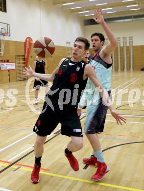 Basketball 2.Bundesliga 2014/15 Play off. Viertelfinale. Raiders Villach gegen Mistelbach Mustangs. Erik Rhinehart, (Villach), Jakob Deimel  (Mistelbach). Villach, am 21.3.2015.
Foto: Kuess
---
pressefotos, pressefotografie, kuess, qs, qspictures, sport, bild, bilder, bilddatenbank