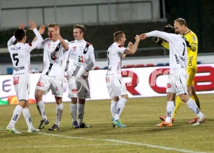 Fussball Bundesliga. RZ Pellets WAC gegen FC Red Bull Salzburg. Jubel Manuel Kerhe, Alexander Kofler (WAC). Wolfsberg, am 21.3.2015.
Foto: Kuess

---
pressefotos, pressefotografie, kuess, qs, qspictures, sport, bild, bilder, bilddatenbank