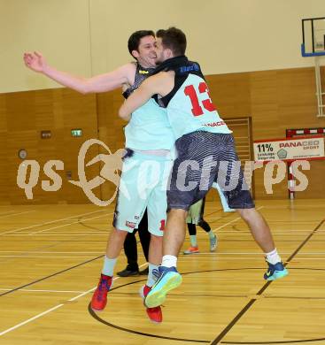 Basketball 2.Bundesliga 2014/15 Play off. Viertelfinale. Raiders Villach gegen Mistelbach Mustangs. Jubel Erik Rhinehart, Andreas Napokoj (Villach). Villach, am 21.3.2015.
Foto: Kuess
---
pressefotos, pressefotografie, kuess, qs, qspictures, sport, bild, bilder, bilddatenbank