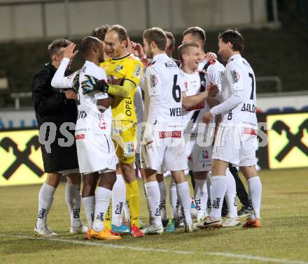 Fussball Bundesliga. RZ Pellets WAC gegen FC Red Bull Salzburg. Jubel Manuel Kerhe, Alexander Kofler (WAC). Wolfsberg, am 21.3.2015.
Foto: Kuess

---
pressefotos, pressefotografie, kuess, qs, qspictures, sport, bild, bilder, bilddatenbank