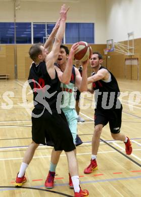 Basketball 2.Bundesliga 2014/15 Play off. Viertelfinale. Raiders Villach gegen Mistelbach Mustangs. Erik Rhinehart,  (Villach), Vladimir Sismilich (Mistelbach). Villach, am 21.3.2015.
Foto: Kuess
---
pressefotos, pressefotografie, kuess, qs, qspictures, sport, bild, bilder, bilddatenbank