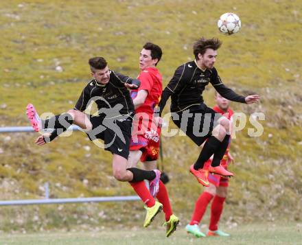 Fussball Kaerntner Liga. Koettmannsdorf gegen Lendorf. Daniel Globotschnig, Jakob Orgonyi,  (Koettmannsdorf). Christian Kautz (Lendorf). Koettmannsdorf, am 29.3.2015.
Foto: Kuess
---
pressefotos, pressefotografie, kuess, qs, qspictures, sport, bild, bilder, bilddatenbank