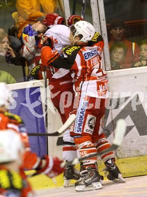 EBEL. Eishockey Bundesliga. KAC gegen EC Red Bull Salzburg. Kirk Furey, (KAC),  Kyle Beach (Salzburg). Klagenfurt, am 29.3.2015.
Foto: Kuess 

---
pressefotos, pressefotografie, kuess, qs, qspictures, sport, bild, bilder, bilddatenbank