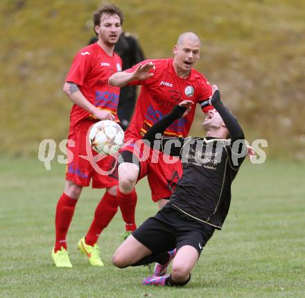 Fussball Kaerntner Liga. Koettmannsdorf gegen Lendorf. Daniel Globotschnig,  (Koettmannsdorf).  Christian Huber (Lendorf). Koettmannsdorf, am 29.3.2015.
Foto: Kuess
---
pressefotos, pressefotografie, kuess, qs, qspictures, sport, bild, bilder, bilddatenbank