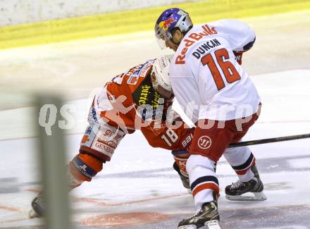 EBEL. Eishockey Bundesliga. KAC gegen EC Red Bull Salzburg. Thomas Koch,  (KAC), Ryan Duncan (Salzburg). Klagenfurt, am 29.3.2015.
Foto: Kuess 

---
pressefotos, pressefotografie, kuess, qs, qspictures, sport, bild, bilder, bilddatenbank