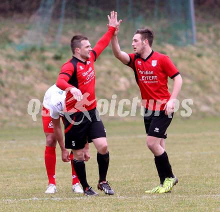 Fussball. Kaerntner Liga. Maria Saal gegen FC Alpe Adria. Torjubel Zoran Jorgic, Michael Fischer (Maria Saal). Maria Saal, 4.4.2015.
Foto: Kuess
---
pressefotos, pressefotografie, kuess, qs, qspictures, sport, bild, bilder, bilddatenbank