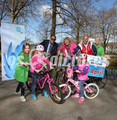 Woerthersee autofrei. Otto Umlauft, BgmIn Maria-Luise Mathiaschitz, StR Juergen Pfeiler. Klagenfurt, 3.4.2015.
Foto: Kuess
---
pressefotos, pressefotografie, kuess, qs, qspictures, sport, bild, bilder, bilddatenbank