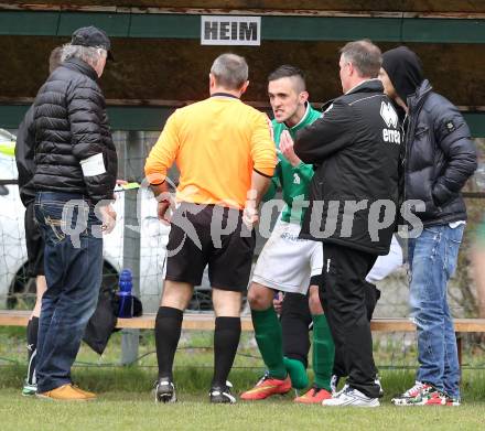 Fussball 1. KLasse Obere Play off. Donau gegen ASK Klagenfurt.  Rote Karte fuer Adem Jahic auf der Spielerbank (Donau). Klagenfurt, am 4.4.2015.
Foto: Kuess
---
pressefotos, pressefotografie, kuess, qs, qspictures, sport, bild, bilder, bilddatenbank