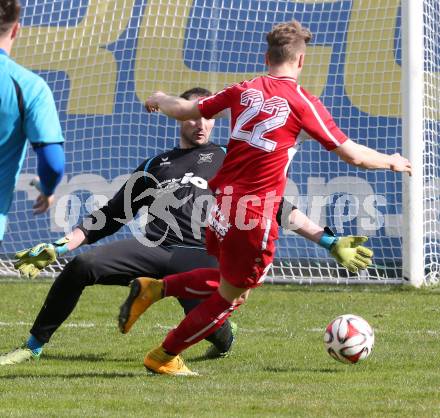 Fussball Unterliga Ost. Ludmannsdorf gegen SG Magdalensberg/Eberndorfer AC. Michael Krainer,  (Ludmannsdorf), Christian Wohlmuth (Magdalensberg). Ludmannsdorf, am 5.4.2015.
Foto: Kuess
---
pressefotos, pressefotografie, kuess, qs, qspictures, sport, bild, bilder, bilddatenbank