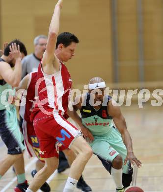 Basketball 2. Bundesliga. Halbfinal-Playoffs. Raides Villach gegen Dragons St. Poelten. Markus Carr (Villach), Martin Speiser (St. Poelten). Villach, am 6.4.2015.
Foto: Kuess
---
pressefotos, pressefotografie, kuess, qs, qspictures, sport, bild, bilder, bilddatenbank