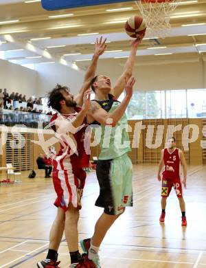 Basketball 2. Bundesliga. Raides Villach gegen Dragons St. Poelten. Povilas Gaidys,  (Villach), Denis Soldo (St. Poelten). Villach, am 6.4.2015.
Foto: Kuess
---
pressefotos, pressefotografie, kuess, qs, qspictures, sport, bild, bilder, bilddatenbank