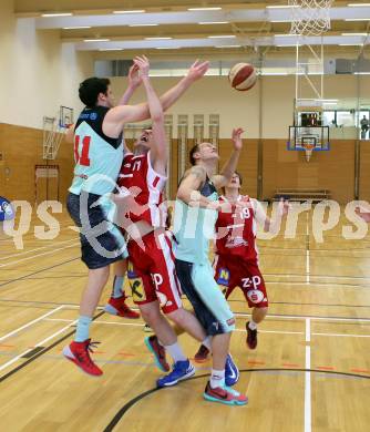 Basketball 2. Bundesliga. Raides Villach gegen Dragons St. Poelten. Erik Rhinehart, Povilas Gaidys, (Villach), Eric Schranz  (St. Poelten). Villach, am 6.4.2015.
Foto: Kuess
---
pressefotos, pressefotografie, kuess, qs, qspictures, sport, bild, bilder, bilddatenbank