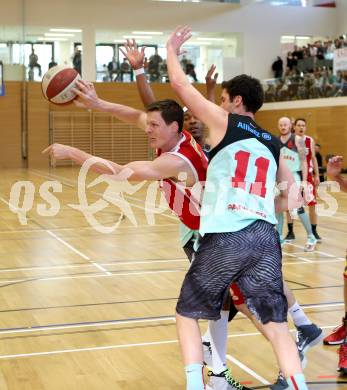 Basketball 2. Bundesliga. Halbfinal-Playoffs. Raides Villach gegen Dragons St. Poelten. Erik Rhinehart (Villach), Martin Speiser (St. Poelten). Villach, am 6.4.2015.
Foto: Kuess
---
pressefotos, pressefotografie, kuess, qs, qspictures, sport, bild, bilder, bilddatenbank