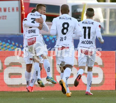 Fussball OEFB Cup. RZ Pellets WAC gegen SK Rapid Wien. Torjubel Manuel Kerhe, Christopher Wernitznig (WAC). Wolfsberg, am 7.4.2015.
Foto: Kuess

---
pressefotos, pressefotografie, kuess, qs, qspictures, sport, bild, bilder, bilddatenbank