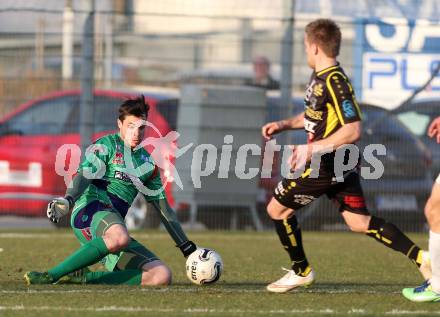 Fussball Regionalliga. SAK gegen Lafnitz. Marcel Reichmann, (SAK), Hannes Ritter  (Lafnitz). Welzenegg, am 10.4.2015.
Foto: Kuess
---
pressefotos, pressefotografie, kuess, qs, qspictures, sport, bild, bilder, bilddatenbank