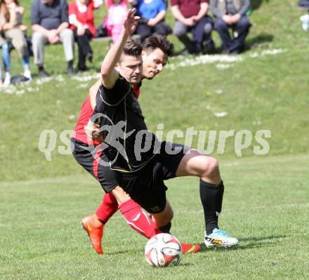 Fussball. Kaerntner Liga. Koettmannsdorf gegen Maria Saal. Daniel Globotschnig (Koettmannsdorf), Zsolt Vari (Maria Saal). Koettmannsdorf, 12.4.2015.
Foto: Kuess
---
pressefotos, pressefotografie, kuess, qs, qspictures, sport, bild, bilder, bilddatenbank