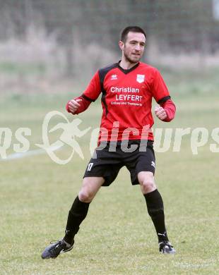 Fussball. Kaerntner Liga. Maria Saal gegen FC Alpe Adria. Dragan Juric (Maria Saal). Maria Saal, 4.4.2015.
Foto: Kuess
---
pressefotos, pressefotografie, kuess, qs, qspictures, sport, bild, bilder, bilddatenbank